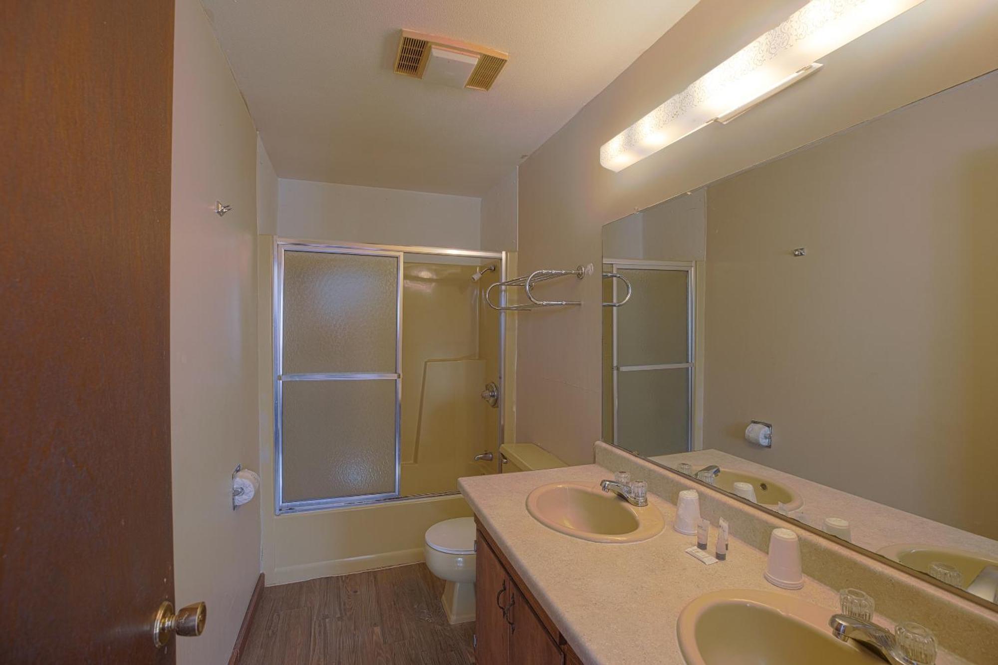Love Hotels Tomahawk By Oyo At Lake Mohawksin Wi מראה חיצוני תמונה