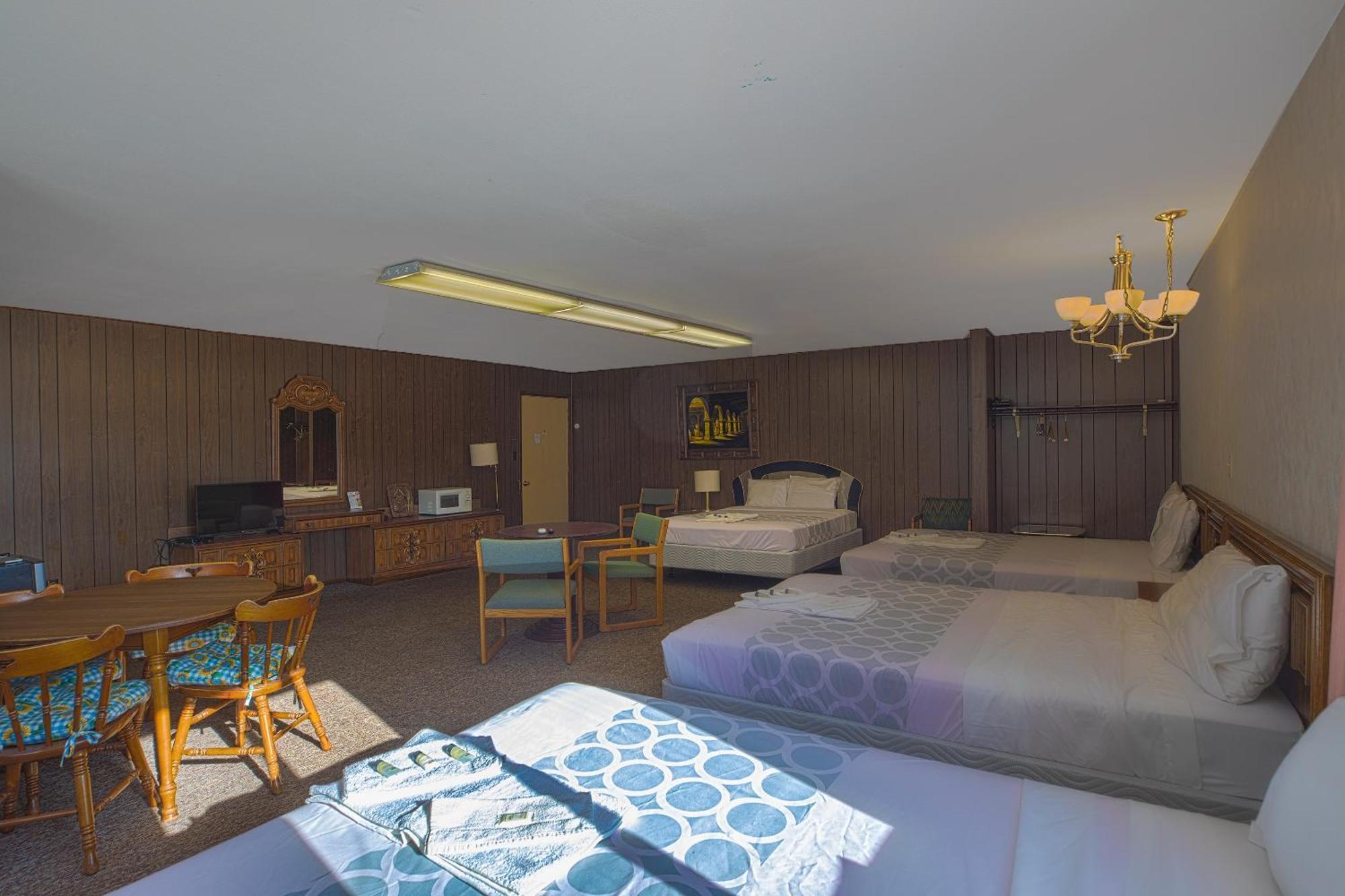 Love Hotels Tomahawk By Oyo At Lake Mohawksin Wi מראה חיצוני תמונה