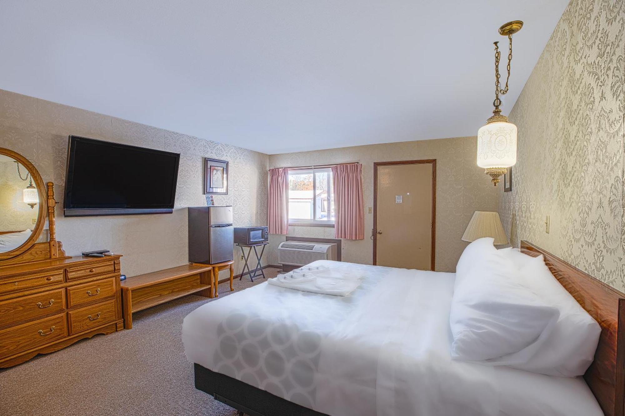 Love Hotels Tomahawk By Oyo At Lake Mohawksin Wi מראה חיצוני תמונה