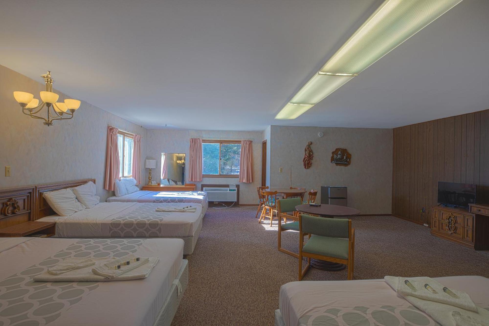 Love Hotels Tomahawk By Oyo At Lake Mohawksin Wi מראה חיצוני תמונה